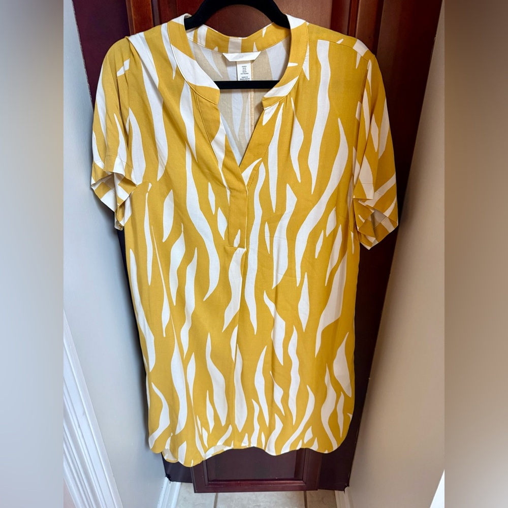 H&M Yellow & White Zebra Print V-Neck Dress (NWOT) Size Medium (oversized)